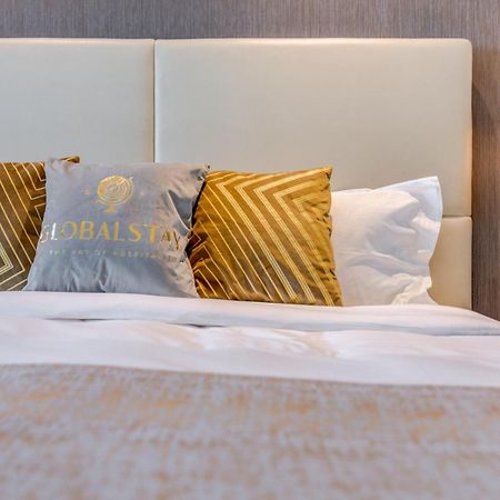 Globalstay Damac Towers By Paramount In Business Bay Дубай Екстериор снимка