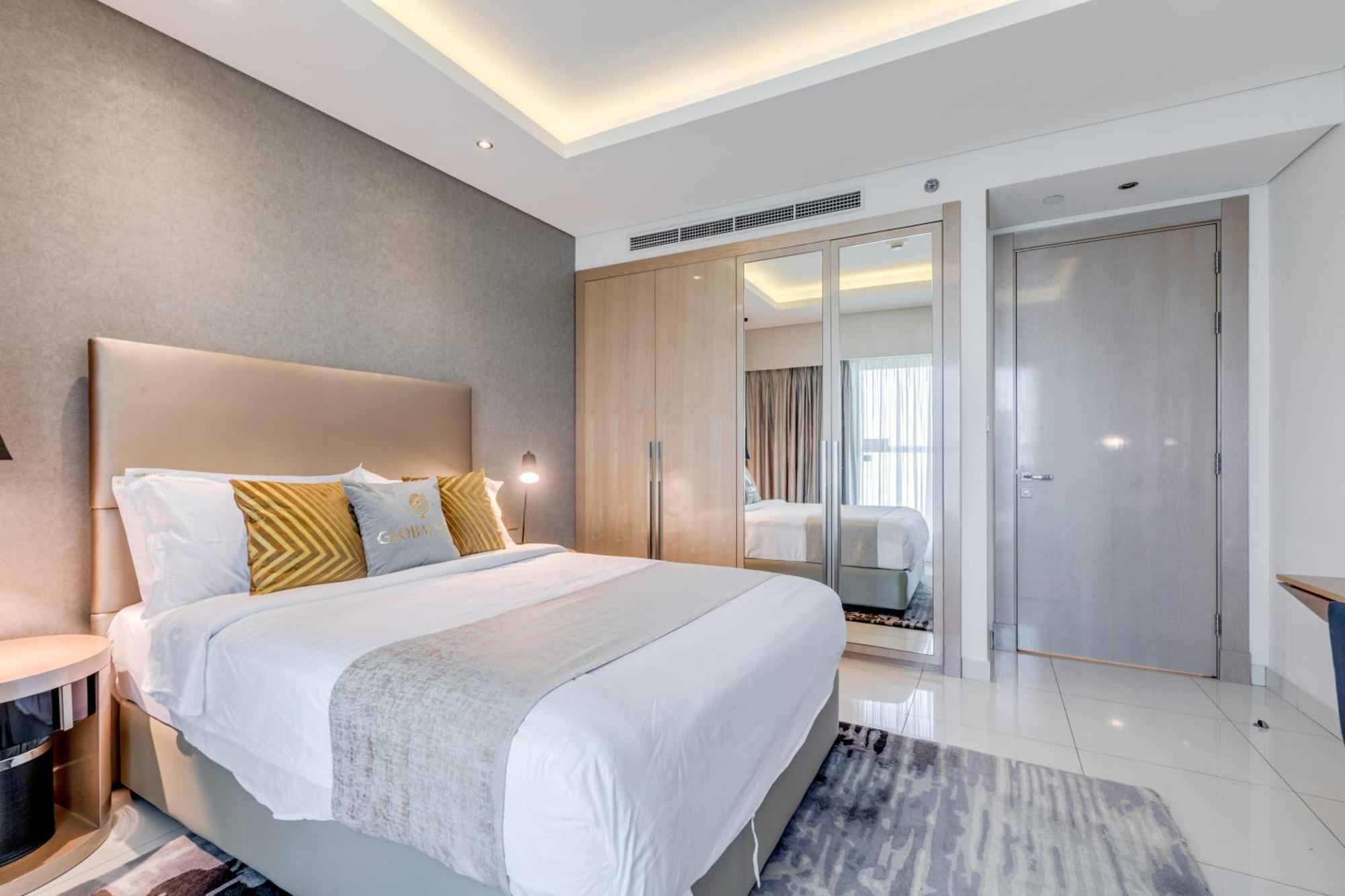 Globalstay Damac Towers By Paramount In Business Bay Дубай Екстериор снимка