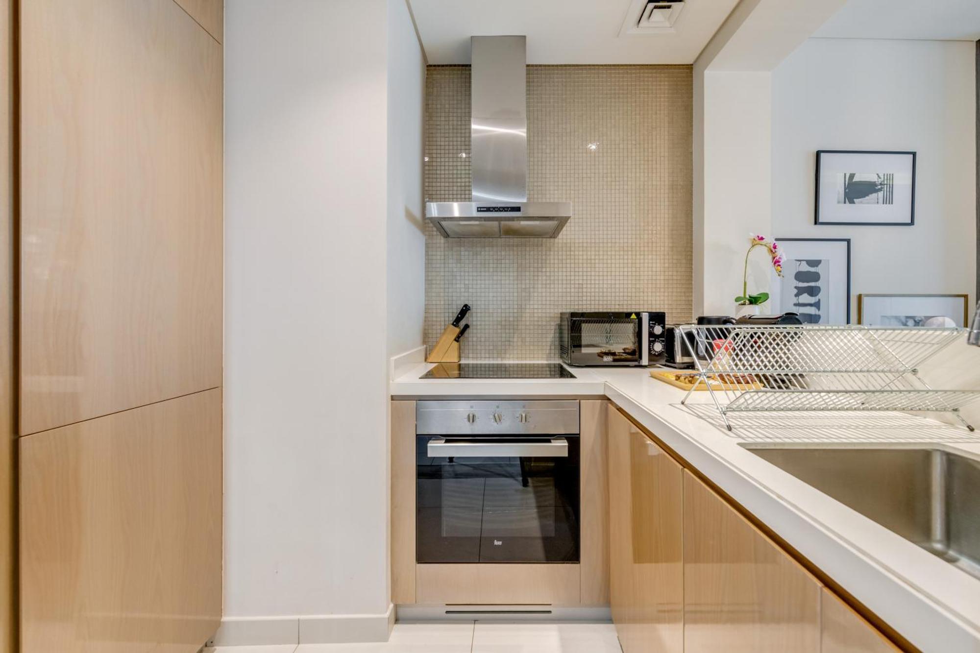 Globalstay Damac Towers By Paramount In Business Bay Дубай Екстериор снимка